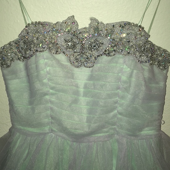 Beautiful Prom Dress - Size 5 - Picture 2 of 4